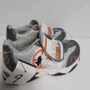 Brand New Disney STARWARS Boys Light Up Shoes 9